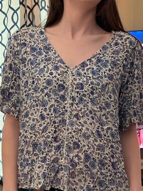 Blue Floral V-Neck Short Sleeve Women's Top